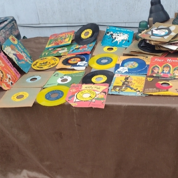Vintage Vinyl Record Collection - Multicolor from the 1950's&60's( Children Lot) - Picture 1 of 6